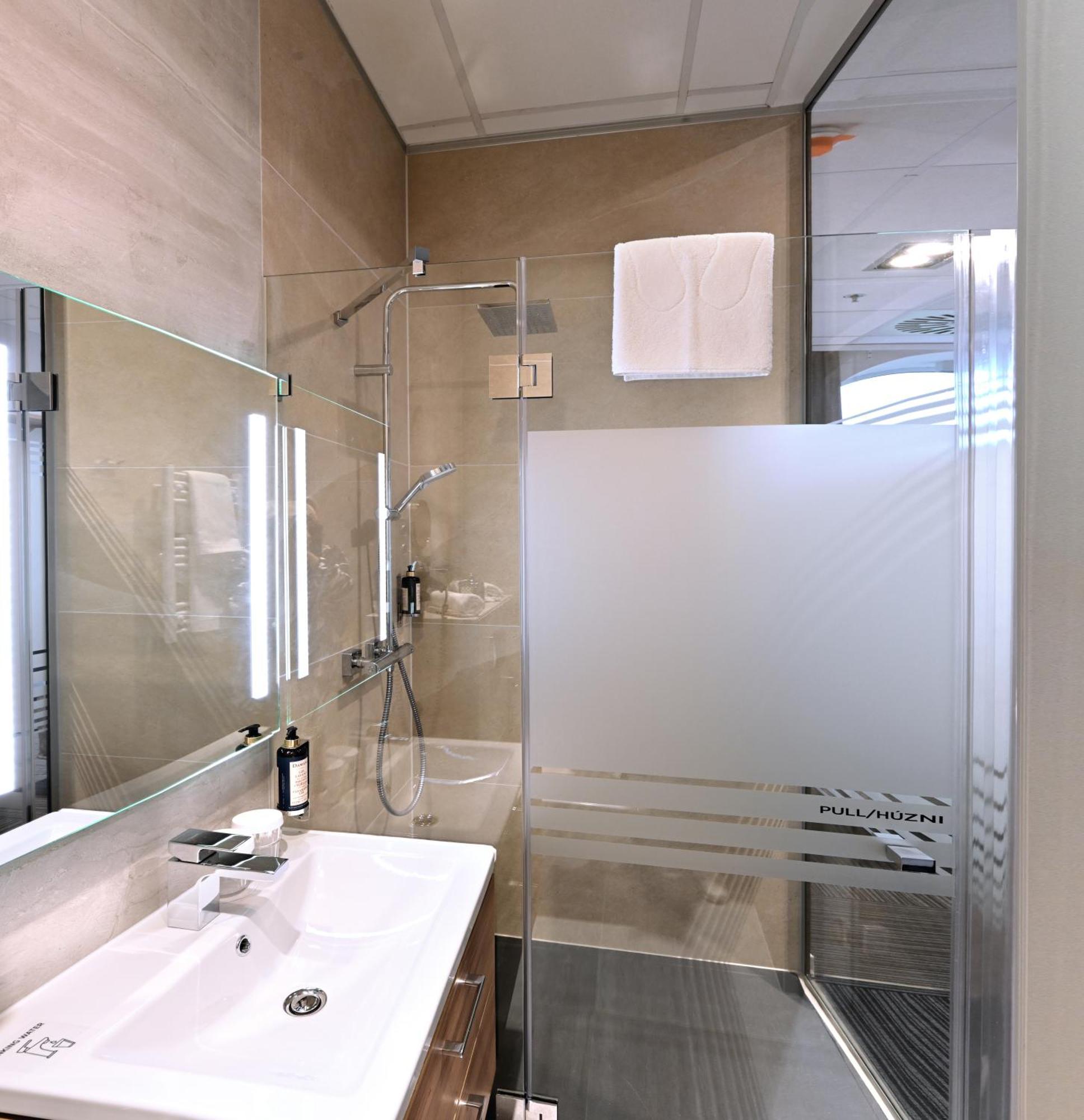Fashion City Hotel Superior Budapest Ngoại thất bức ảnh